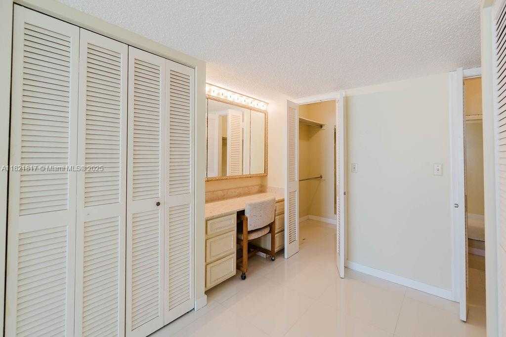 Small Image of 11 ISLAND AVE #1410, Miami Beach Number 15