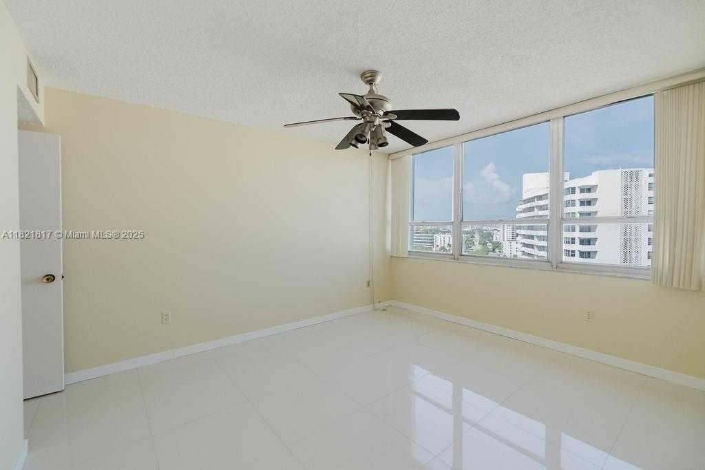 Small Image of 11 ISLAND AVE #1410, Miami Beach Number 17