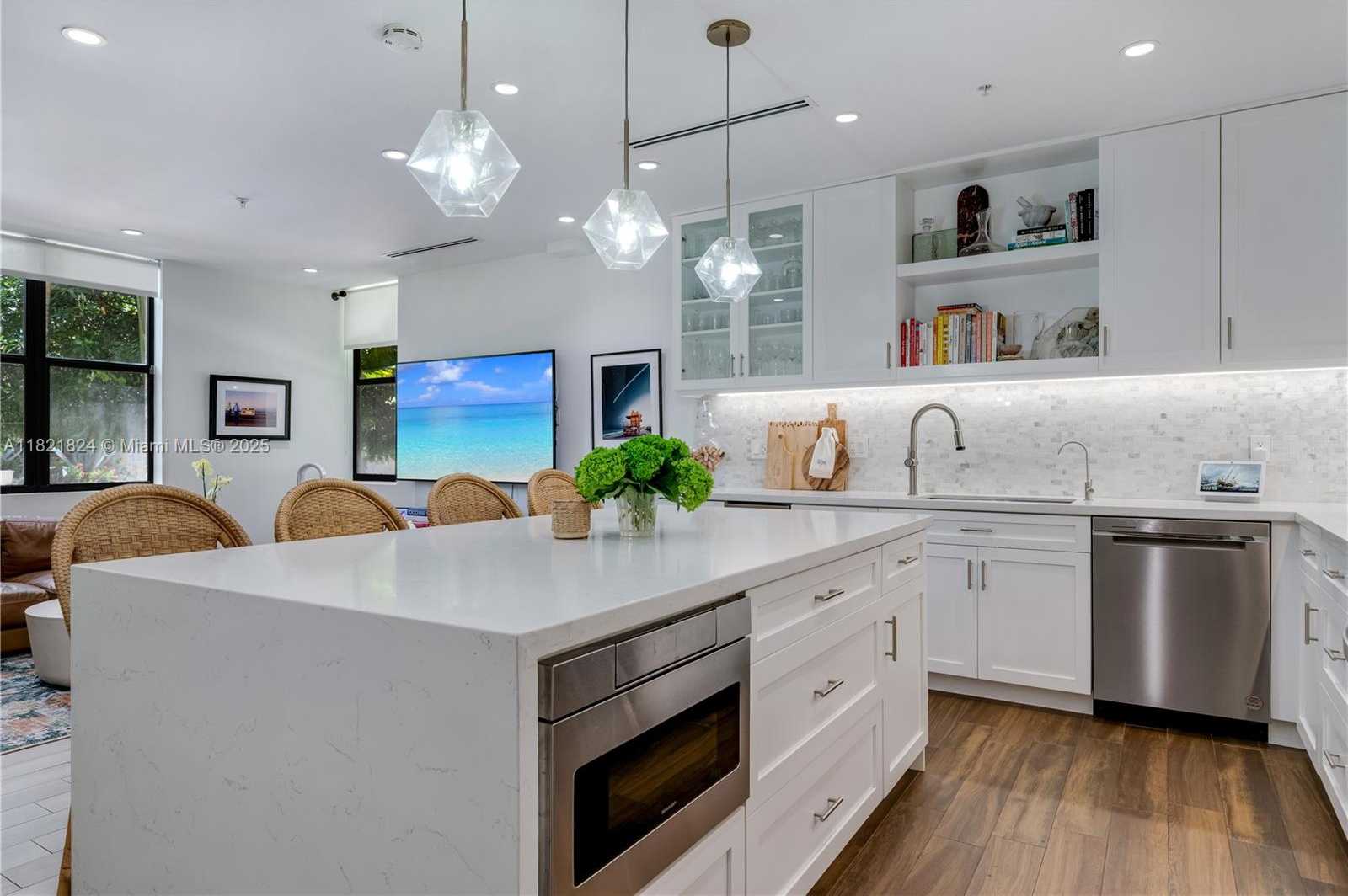 Small Image of 888 SOUTH DOUGLAS RD #115, Coral Gables Number 11