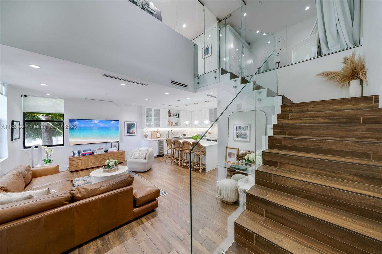 Small Image of 888 SOUTH DOUGLAS RD #115, Coral Gables Number 2