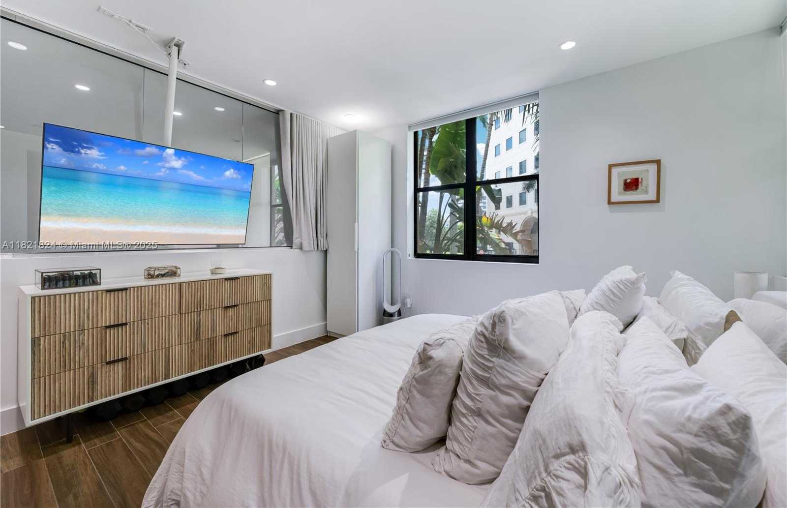 Small Image of 888 SOUTH DOUGLAS RD #115, Coral Gables Number 26