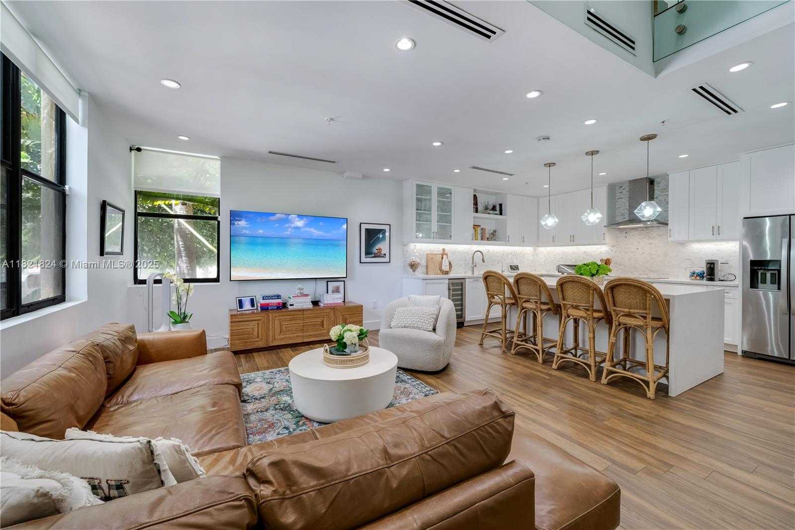 Small Image of 888 SOUTH DOUGLAS RD #115, Coral Gables Number 3