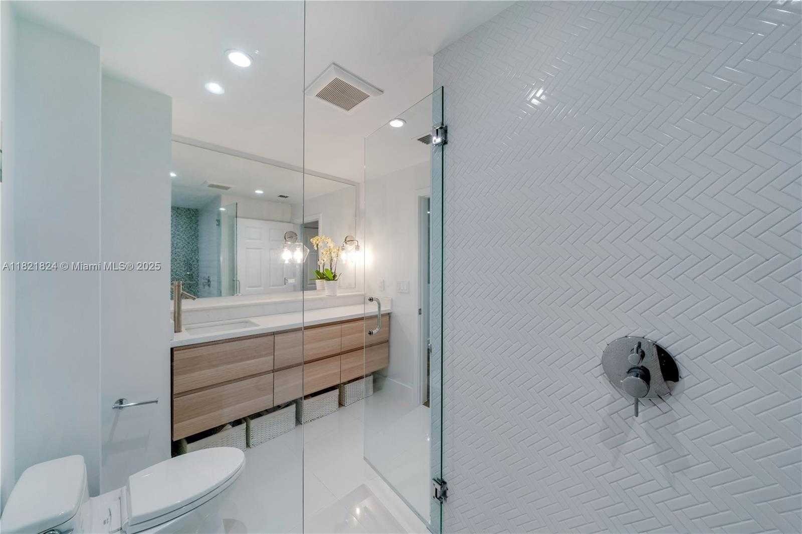 Small Image of 888 SOUTH DOUGLAS RD #115, Coral Gables Number 31