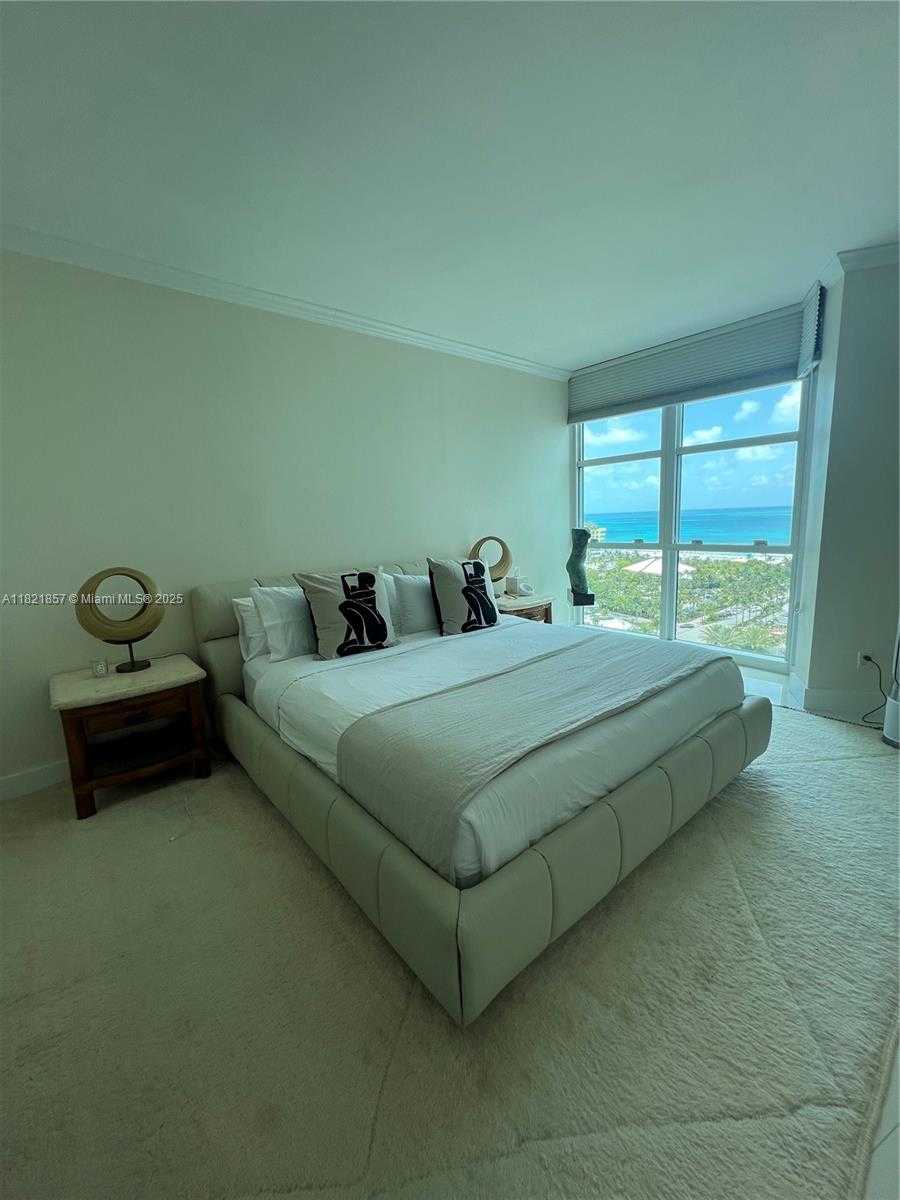 Small Image of 300 SOUTH POINTE DR #1602, Miami Beach Number 12