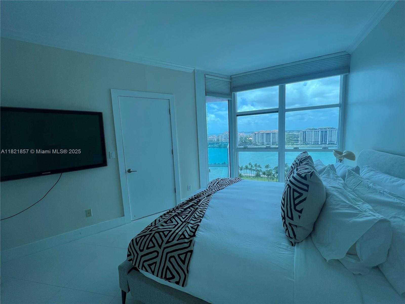 Small Image of 300 SOUTH POINTE DR #1602, Miami Beach Number 15