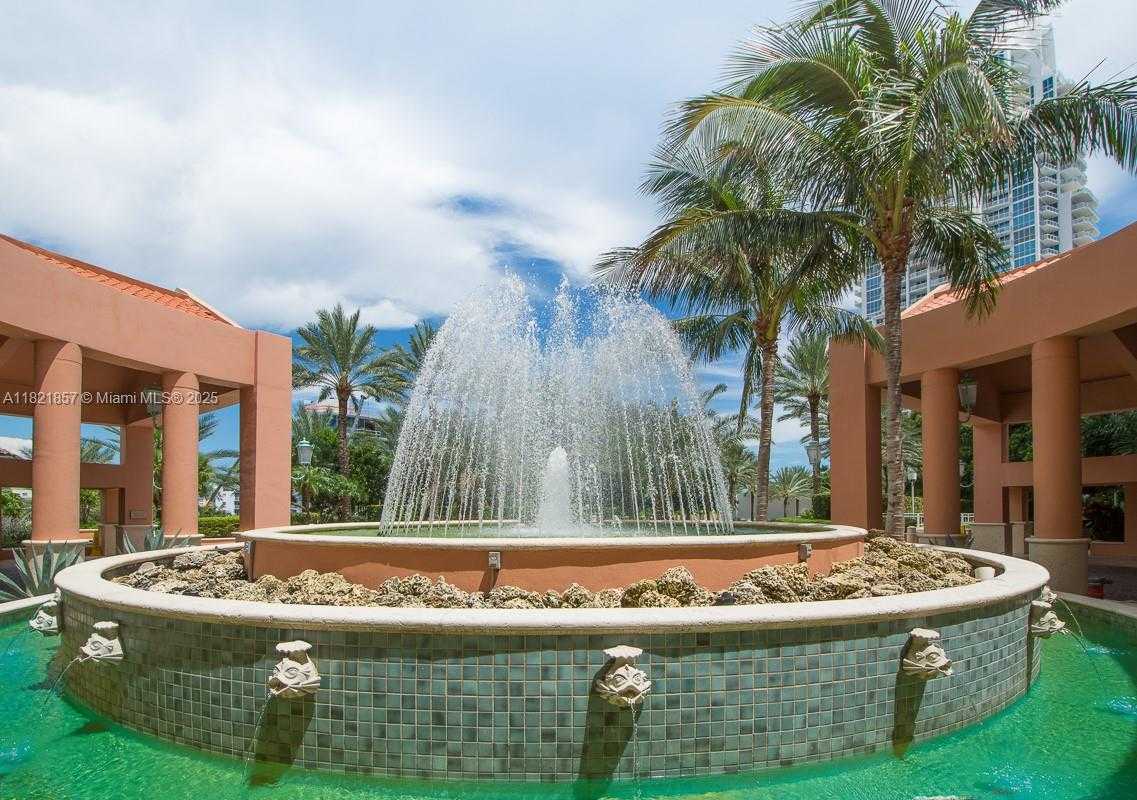 Small Image of 300 SOUTH POINTE DR #1602, Miami Beach Number 24
