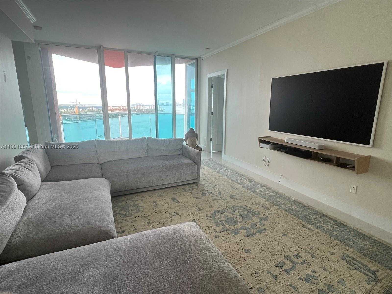 Small Image of 300 SOUTH POINTE DR #1602, Miami Beach Number 4