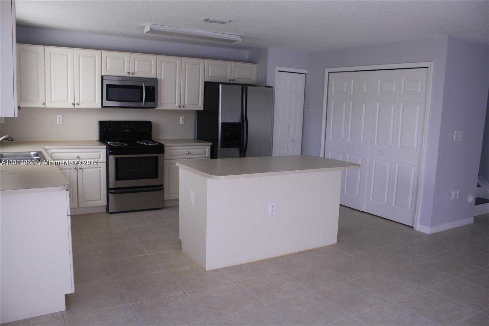 Small Image of 15270 SOUTH WEST 30TH TER, Miami Number 7