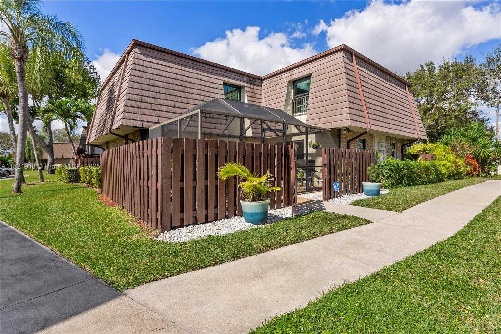 Small Image of 2571 NORTH WEST 99TH AVE, Coral Springs Number 1