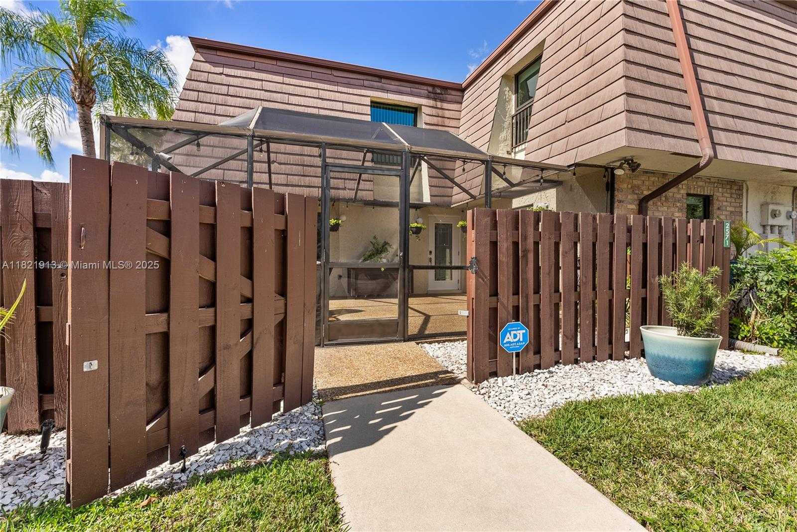 Small Image of 2571 NORTH WEST 99TH AVE, Coral Springs Number 2