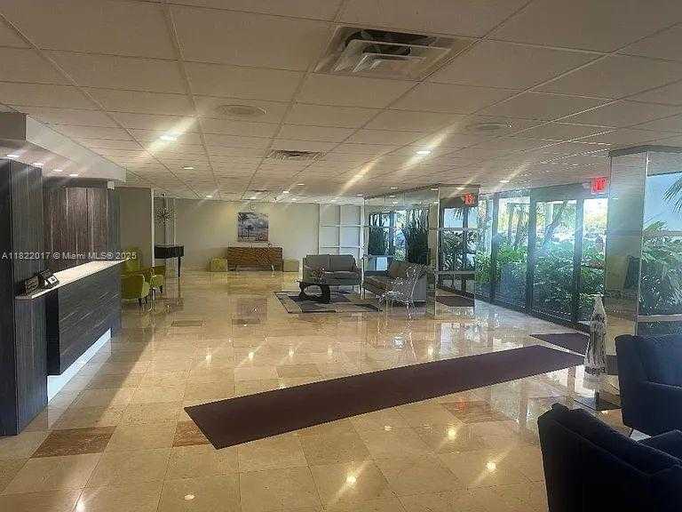 Small Image of 4350 HILLCREST DR #1014, Hollywood Number 2