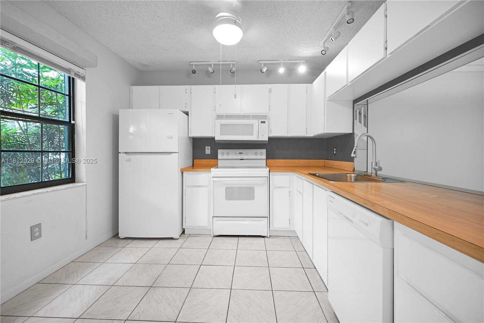 Small Image of 502 WESTREE LN, Plantation Number 5