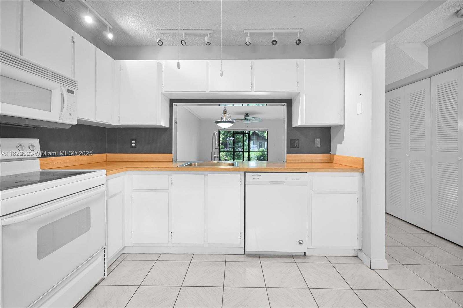 Small Image of 502 WESTREE LN, Plantation Number 7