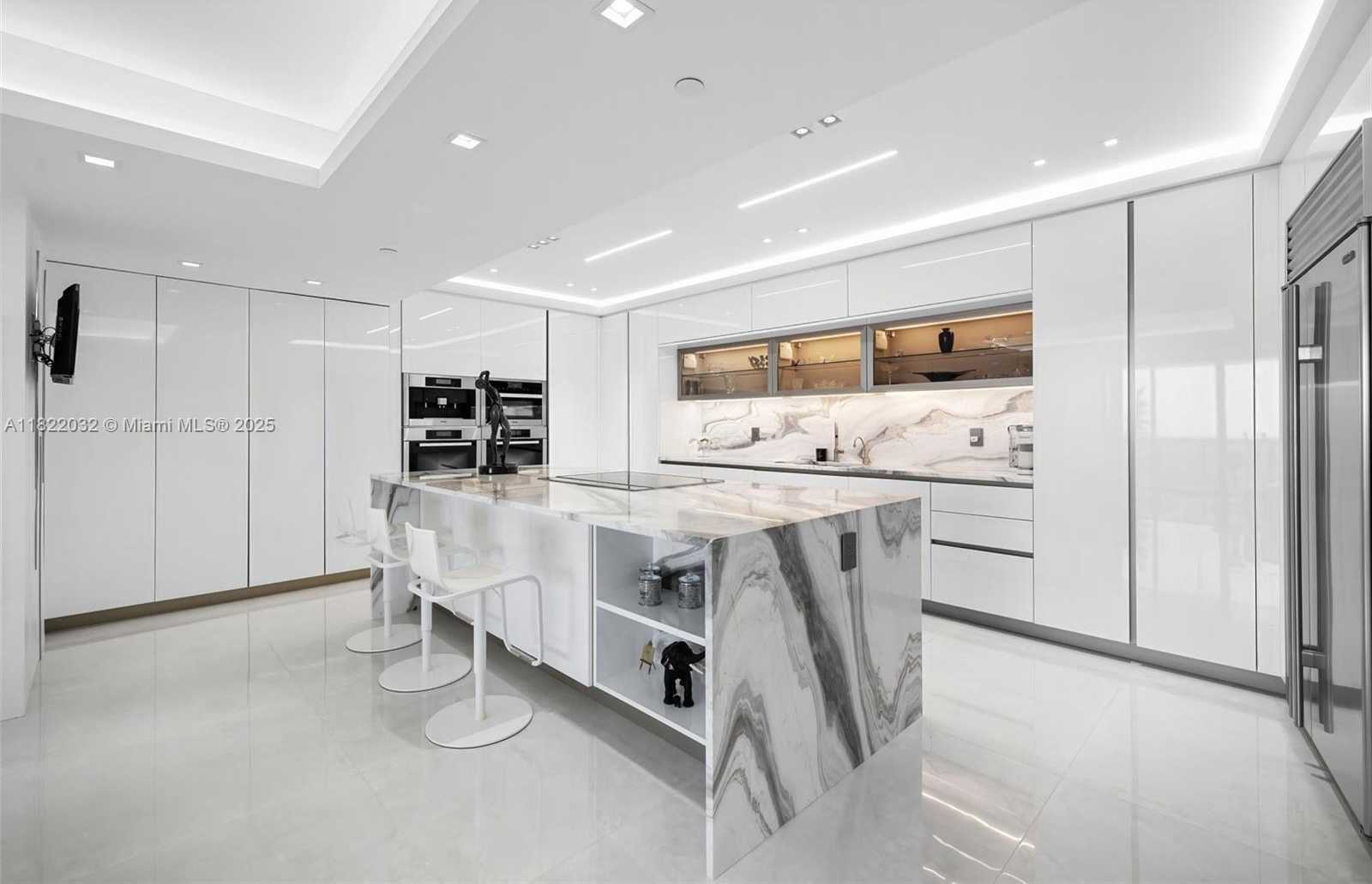 Small Image of 18201 COLLINS AVE 5306-W/2 CAR GARAGE #5306, Sunny Isles Beach Number 2