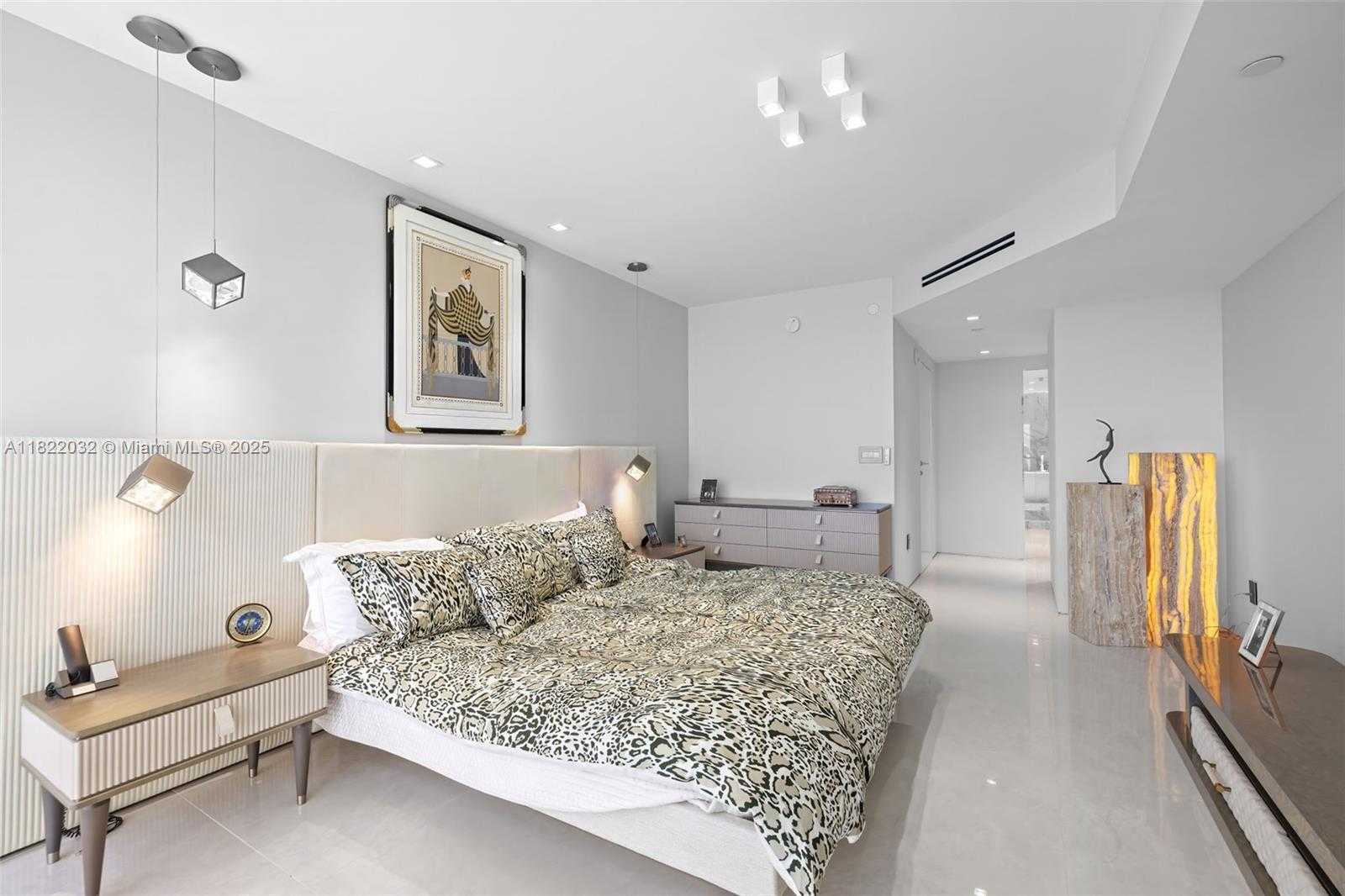 Small Image of 18201 COLLINS AVE 5306-W/2 CAR GARAGE #5306, Sunny Isles Beach Number 22