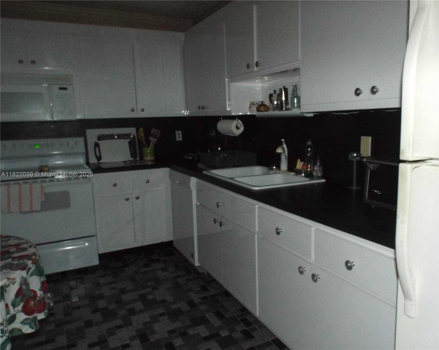 Small Image of 1904 SOUTH OCEAN DR #405, Hallandale Beach Number 5
