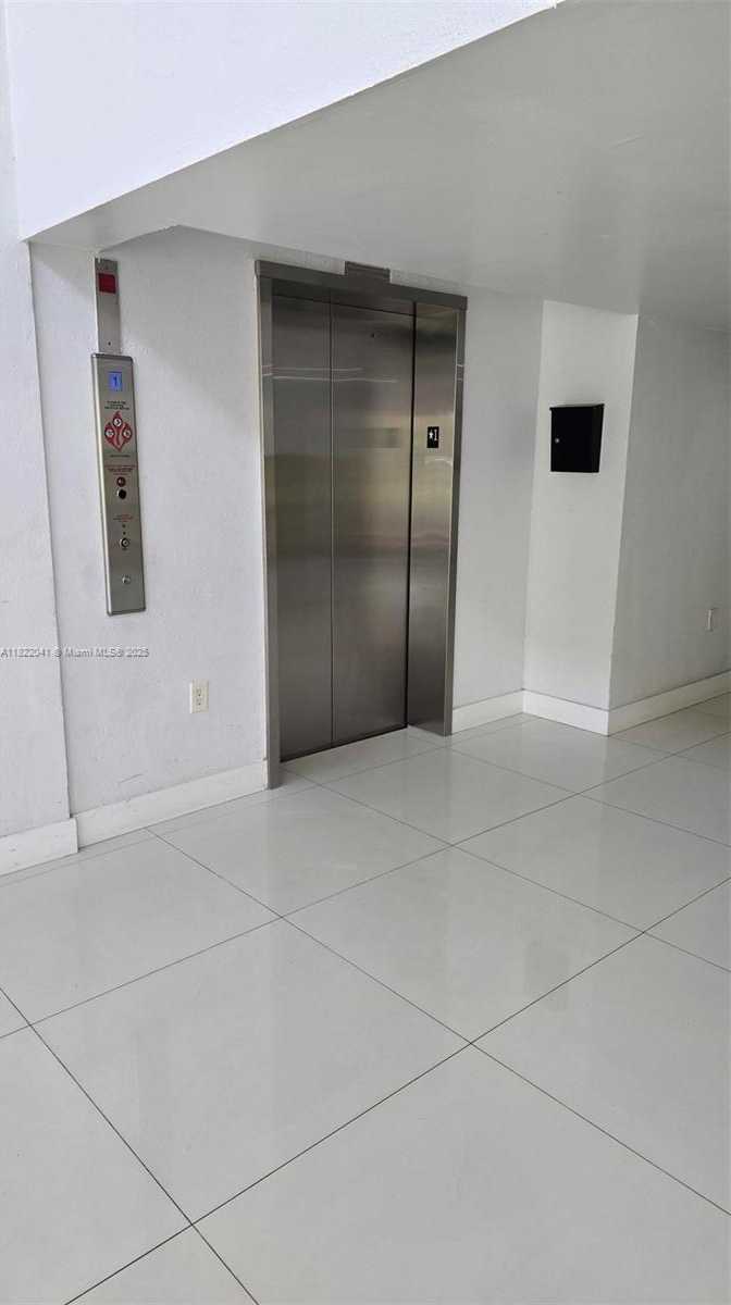 Small Image of 200 LAKEVIEW DR #208, Weston Number 10