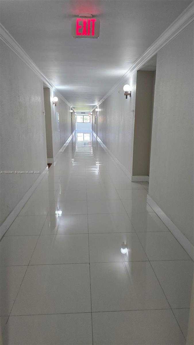 Small Image of 200 LAKEVIEW DR #208, Weston Number 12