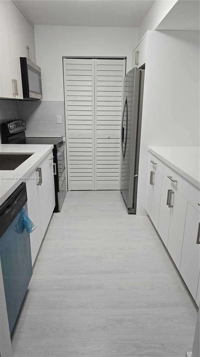 Small Image of 200 LAKEVIEW DR #208, Weston Number 14