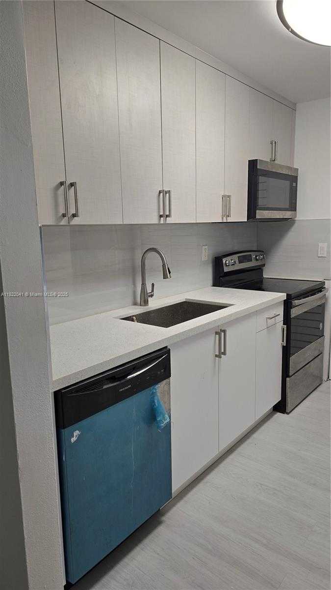 Small Image of 200 LAKEVIEW DR #208, Weston Number 15