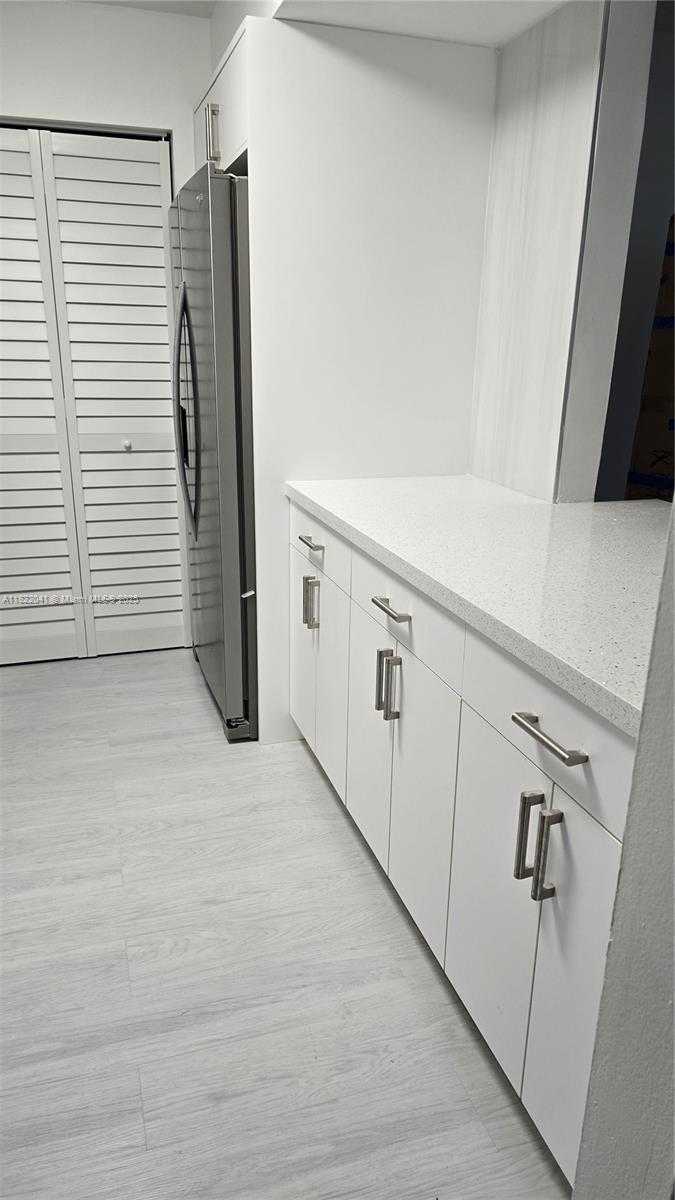 Small Image of 200 LAKEVIEW DR #208, Weston Number 16