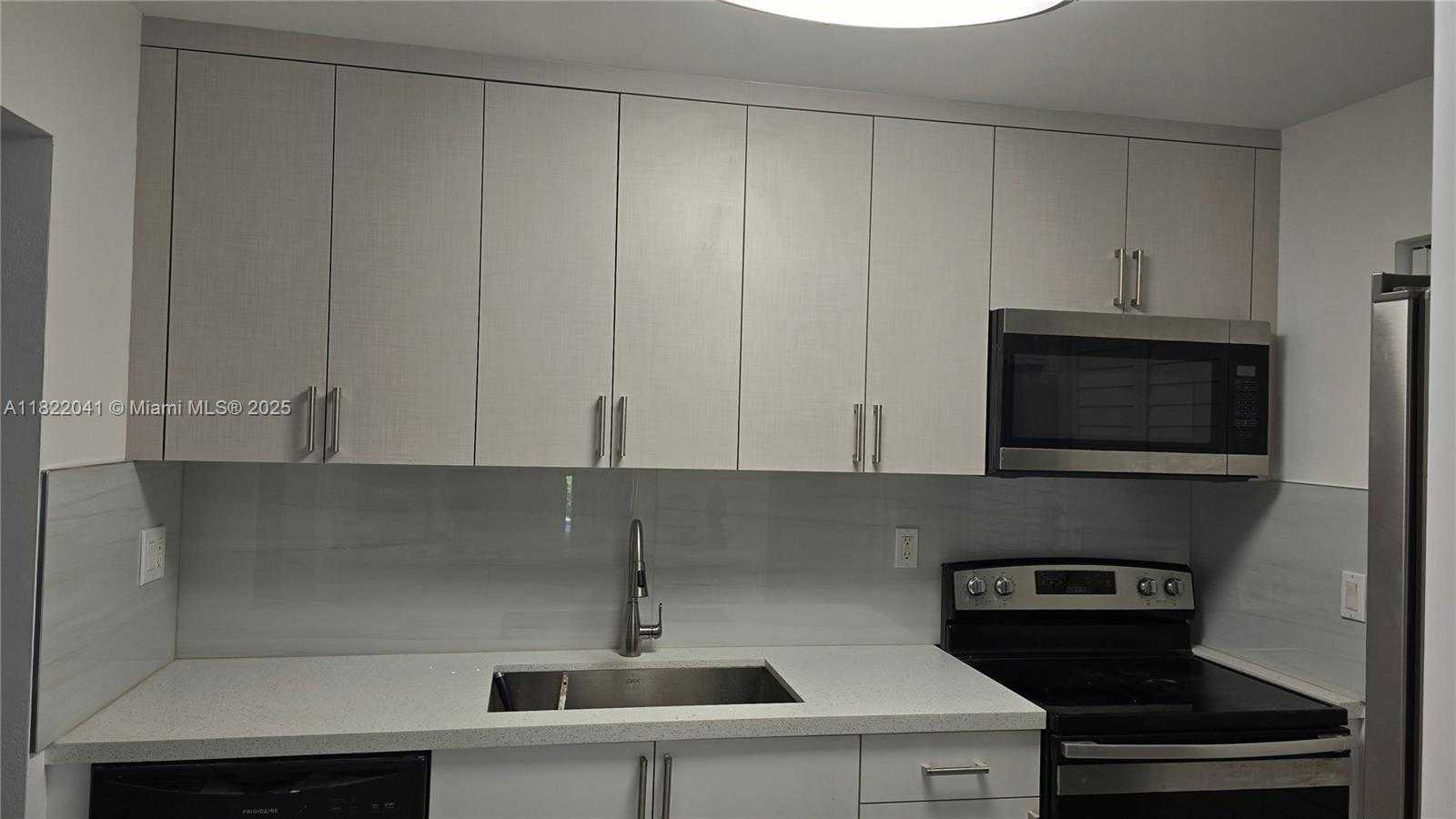 Small Image of 200 LAKEVIEW DR #208, Weston Number 17