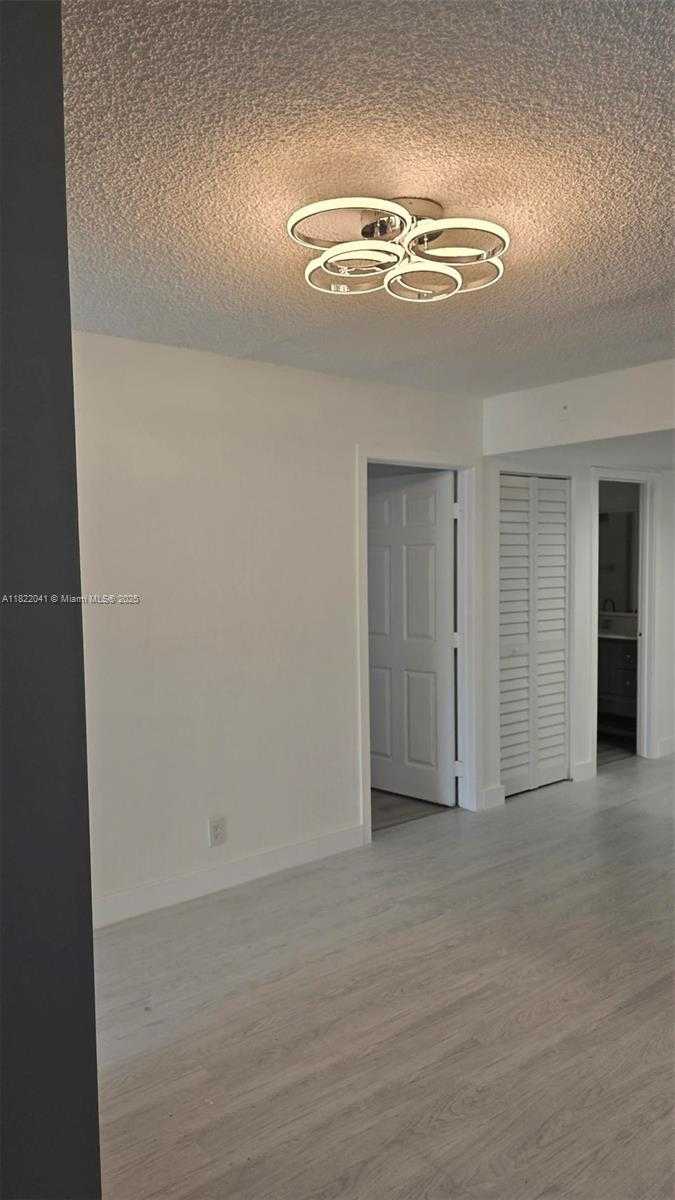 Small Image of 200 LAKEVIEW DR #208, Weston Number 18