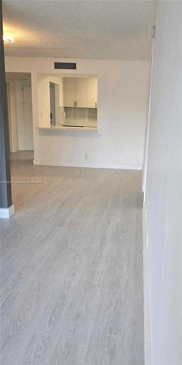 Small Image of 200 LAKEVIEW DR #208, Weston Number 19