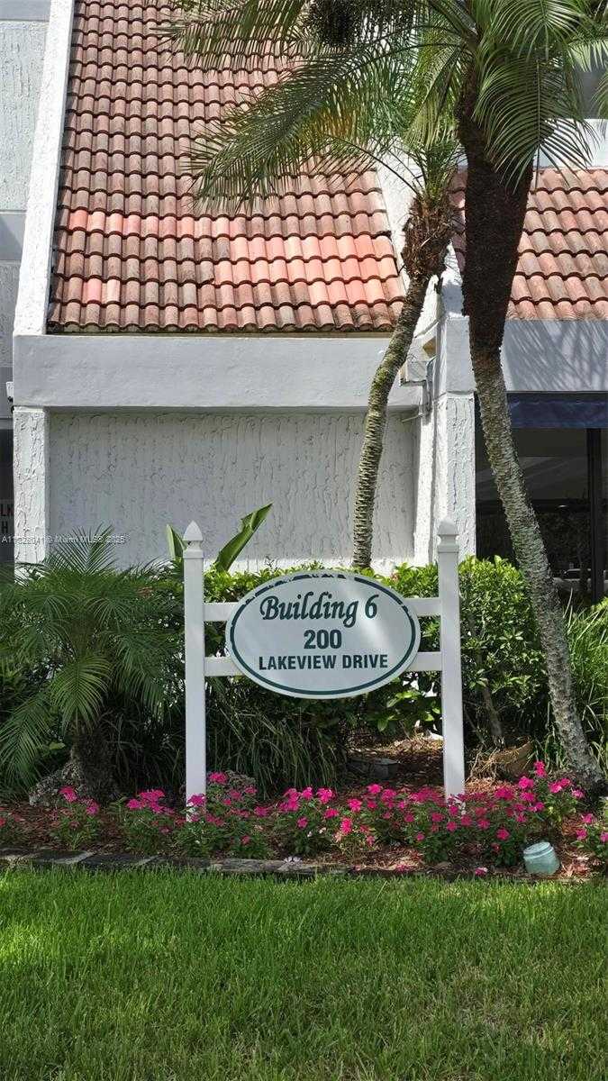 Small Image of 200 LAKEVIEW DR #208, Weston Number 2
