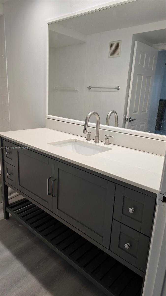 Small Image of 200 LAKEVIEW DR #208, Weston Number 21
