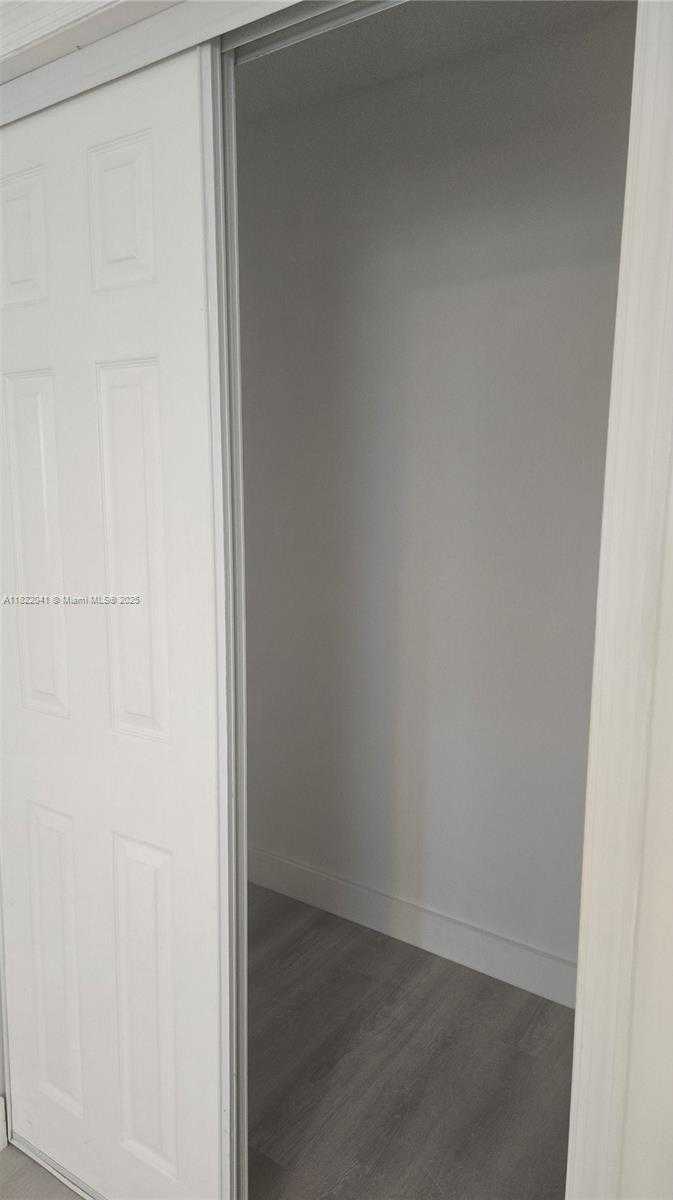 Small Image of 200 LAKEVIEW DR #208, Weston Number 24