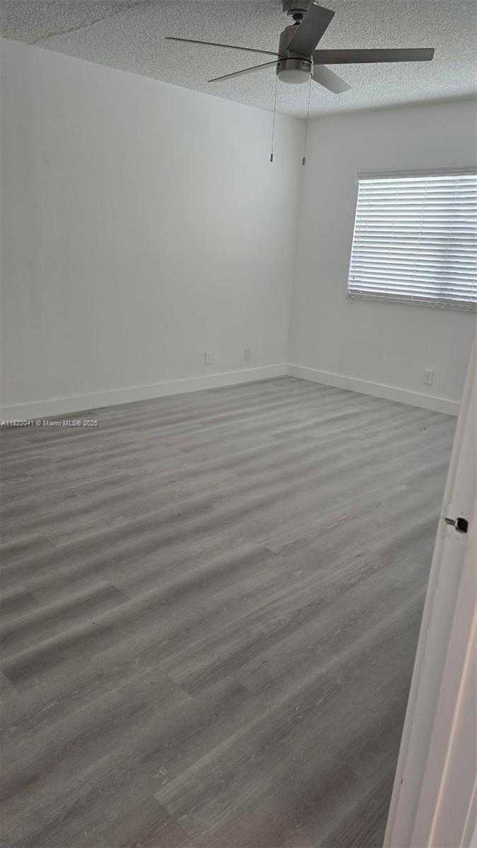 Small Image of 200 LAKEVIEW DR #208, Weston Number 25