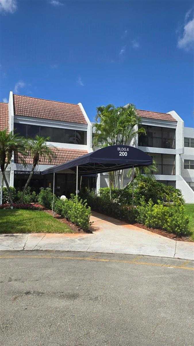 Small Image of 200 LAKEVIEW DR #208, Weston Number 3