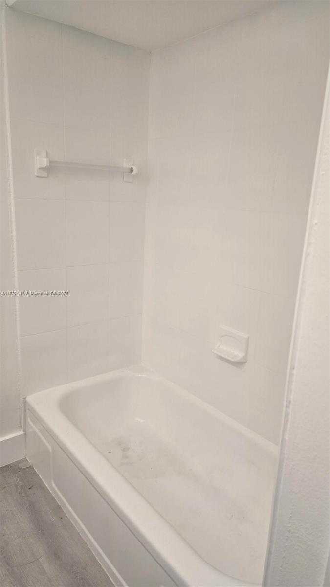 Small Image of 200 LAKEVIEW DR #208, Weston Number 32