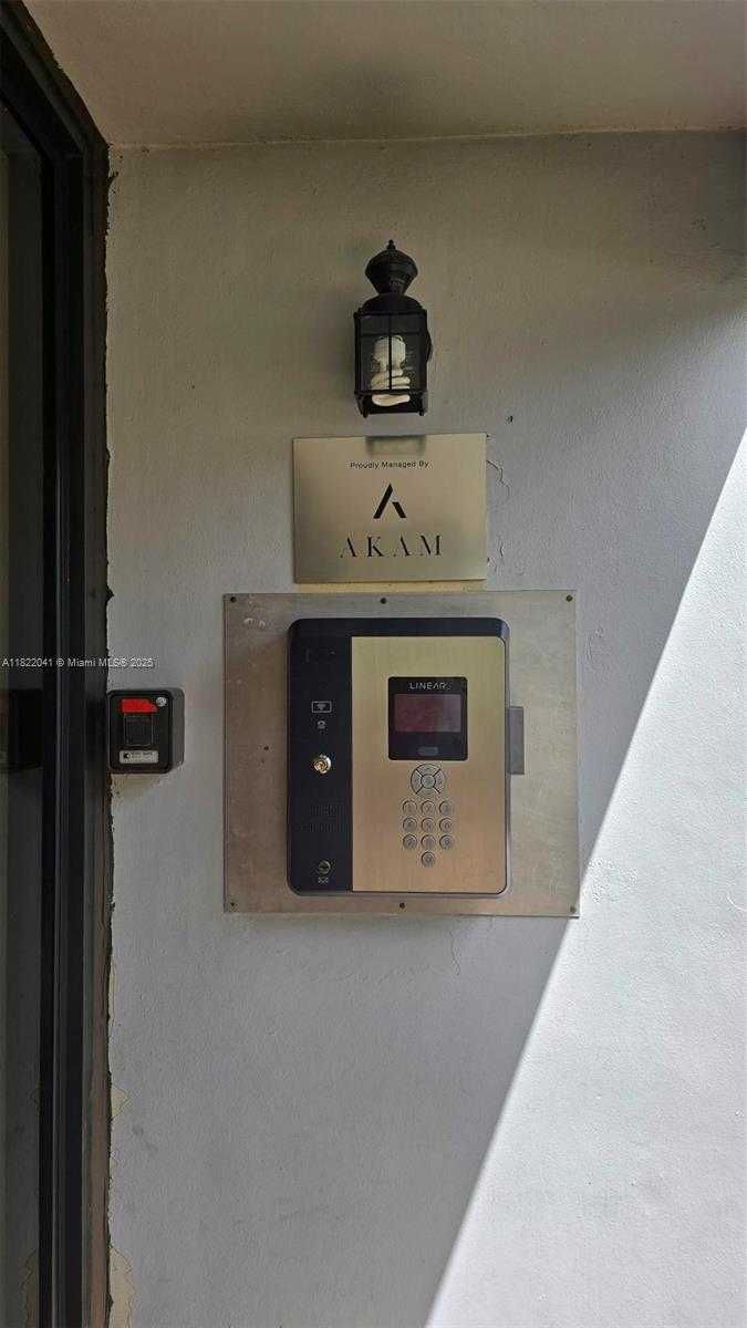 Small Image of 200 LAKEVIEW DR #208, Weston Number 4
