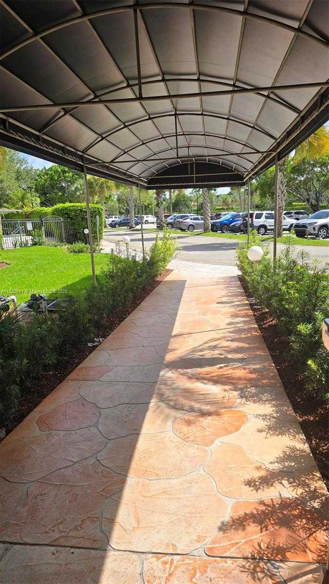 Small Image of 200 LAKEVIEW DR #208, Weston Number 5