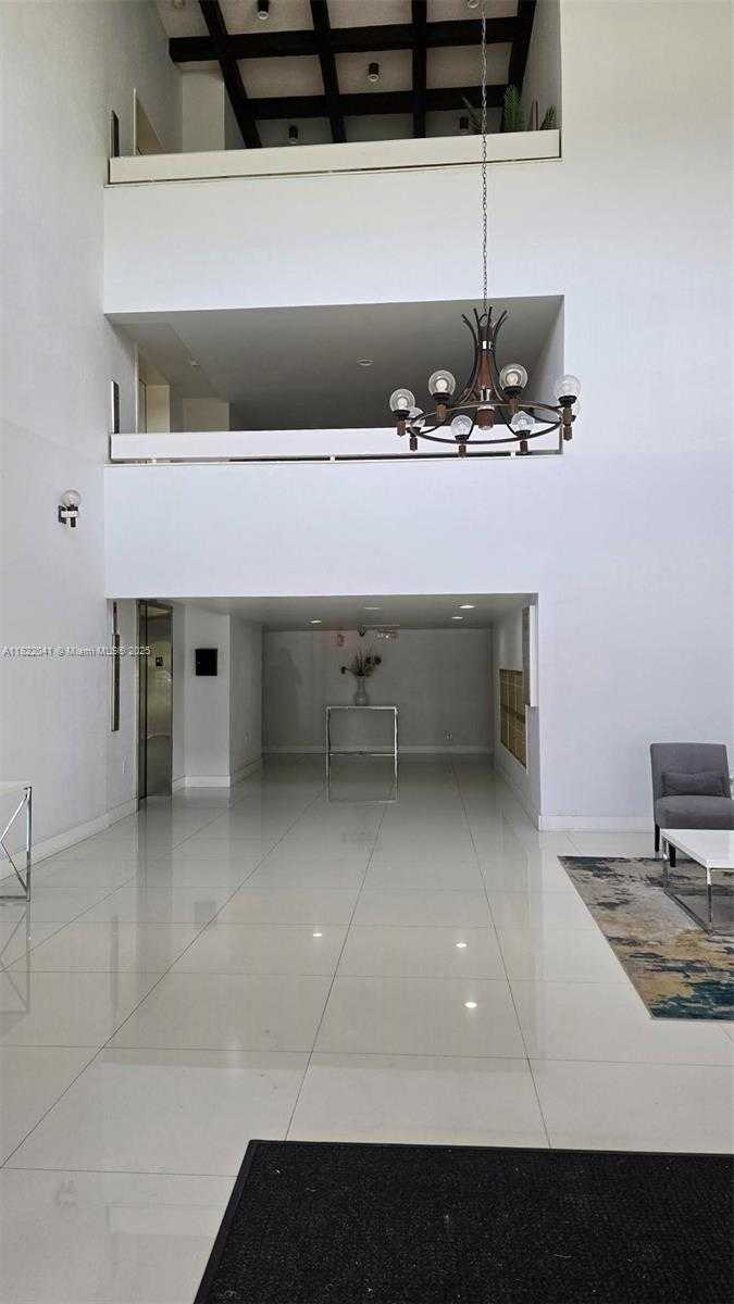 Small Image of 200 LAKEVIEW DR #208, Weston Number 9