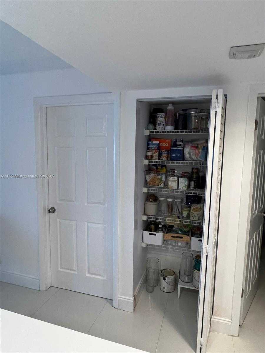 Small Image of 100 LAKEVIEW DR #118, Weston Number 11