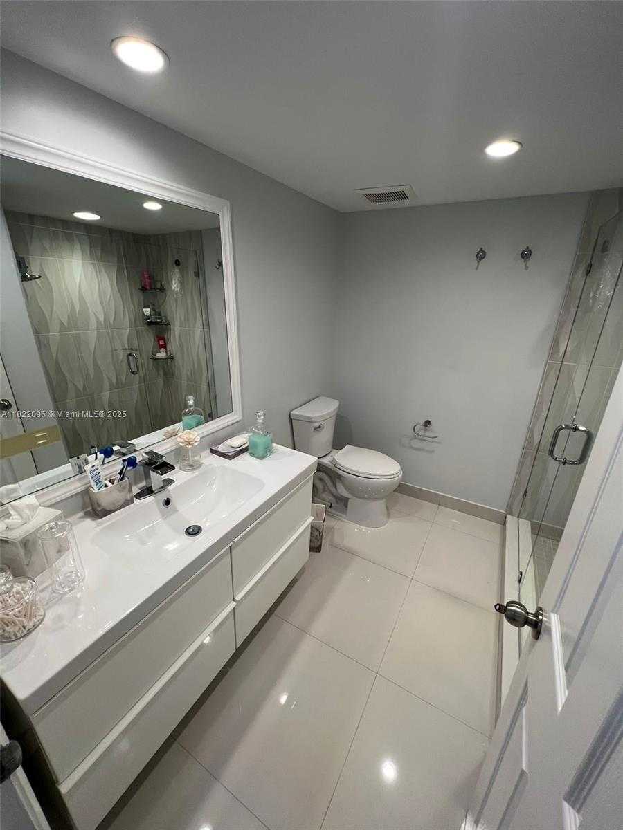 Small Image of 100 LAKEVIEW DR #118, Weston Number 13