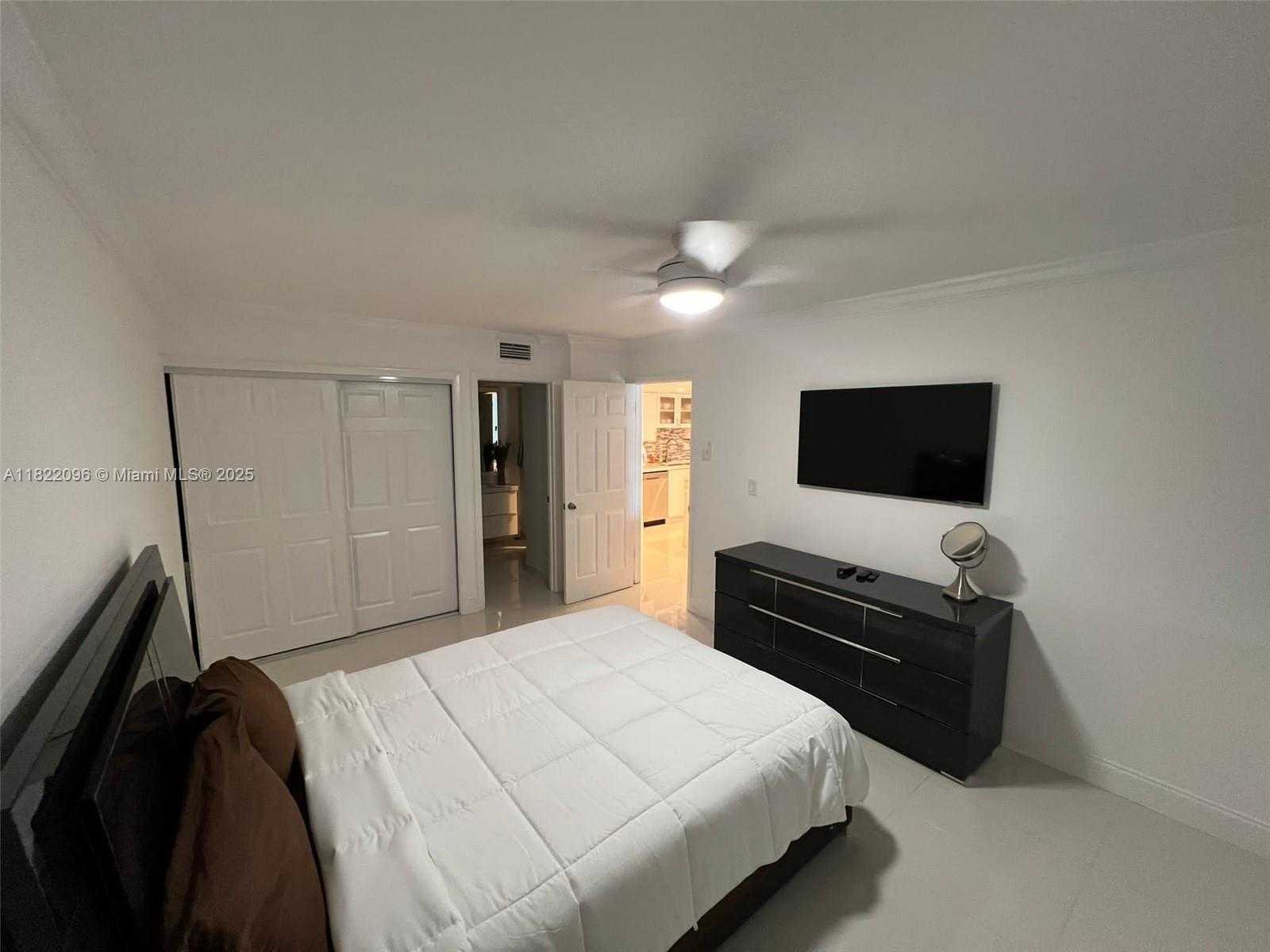Small Image of 100 LAKEVIEW DR #118, Weston Number 14
