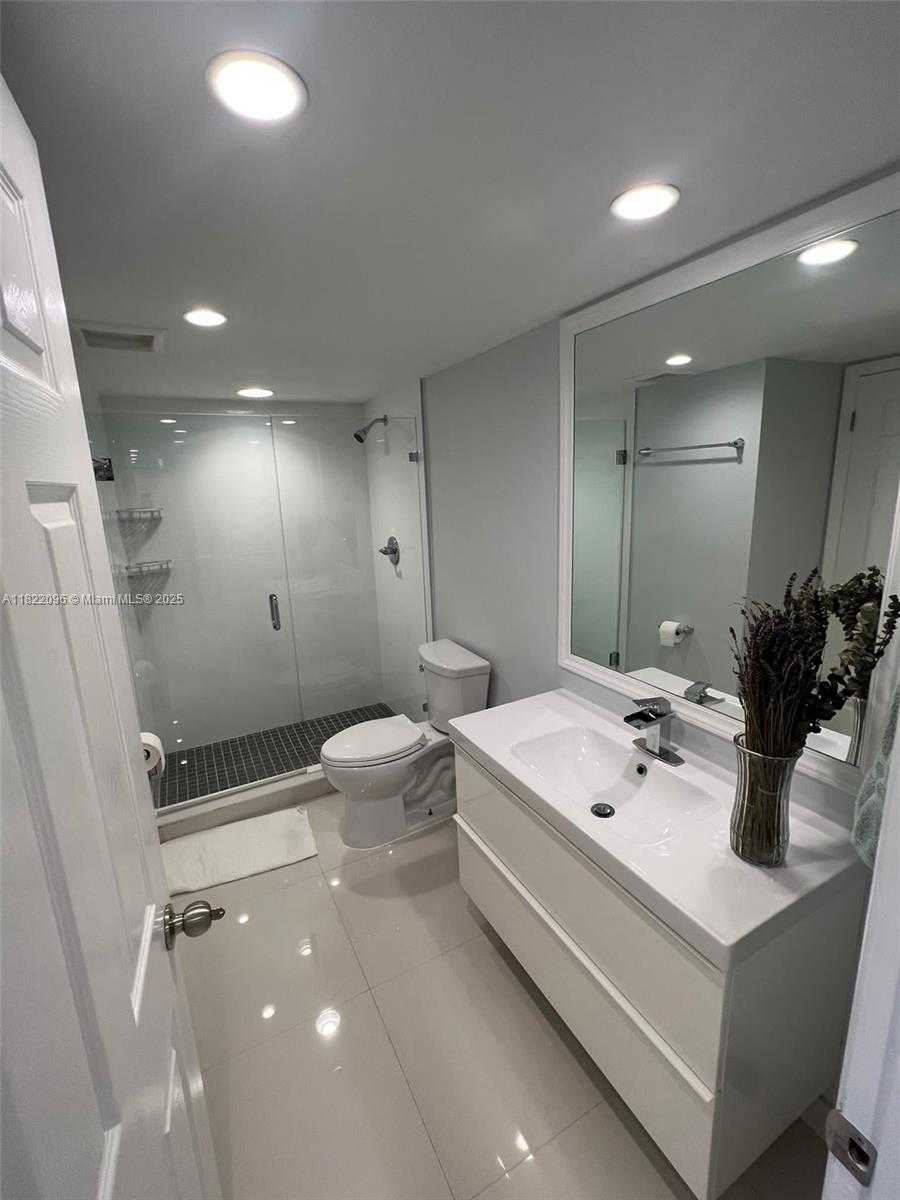 Small Image of 100 LAKEVIEW DR #118, Weston Number 15