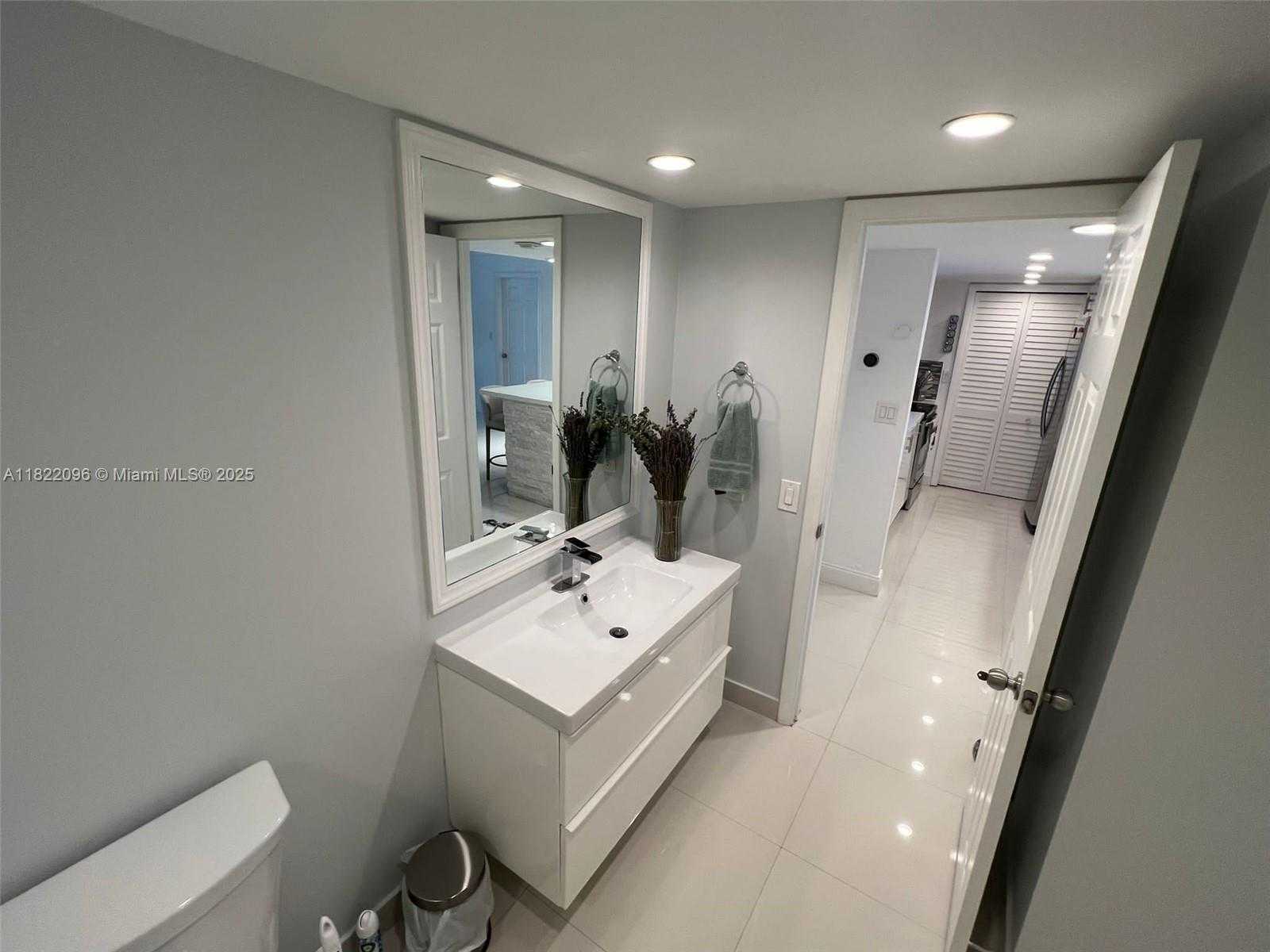 Small Image of 100 LAKEVIEW DR #118, Weston Number 16