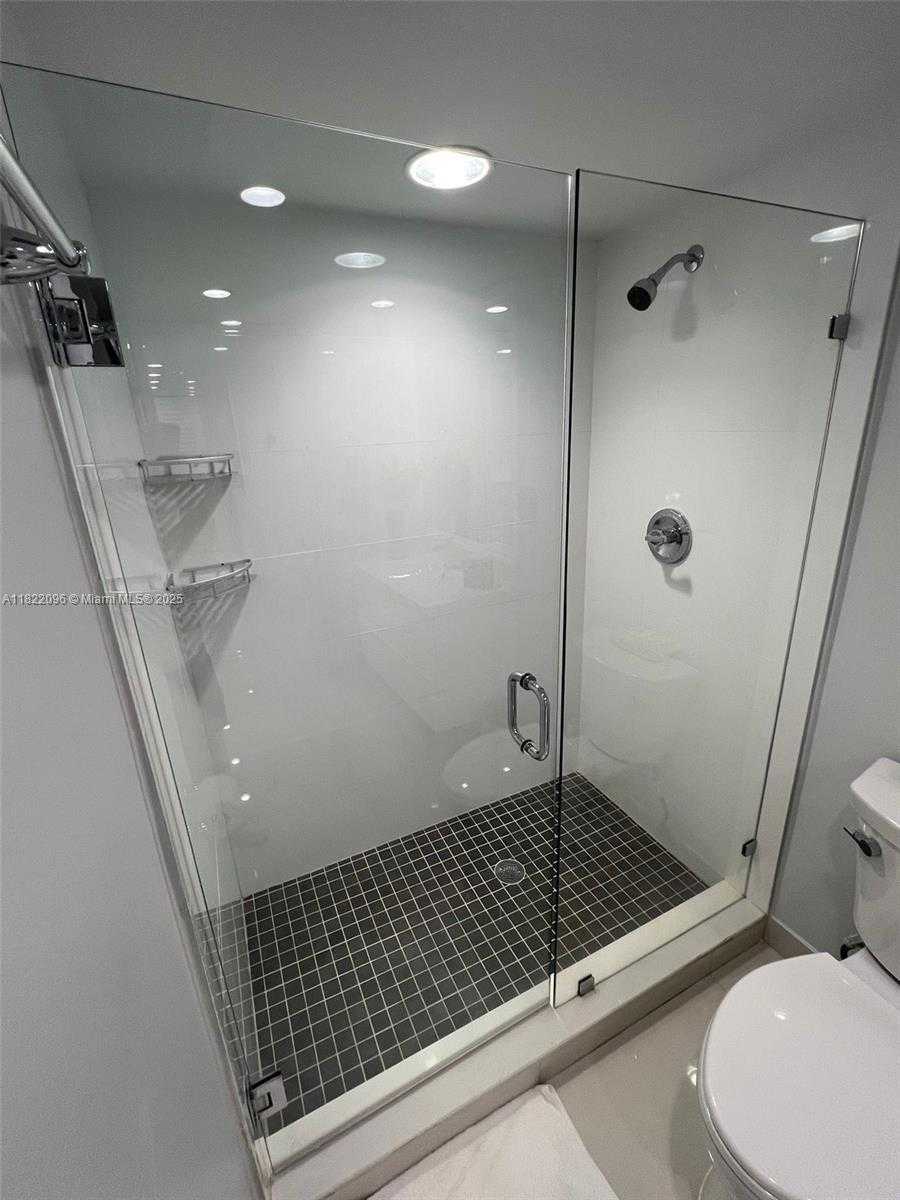 Small Image of 100 LAKEVIEW DR #118, Weston Number 17