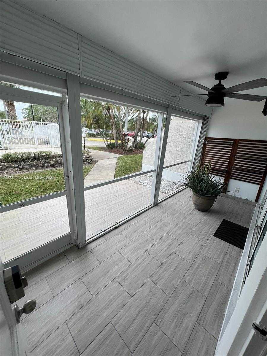Small Image of 100 LAKEVIEW DR #118, Weston Number 18
