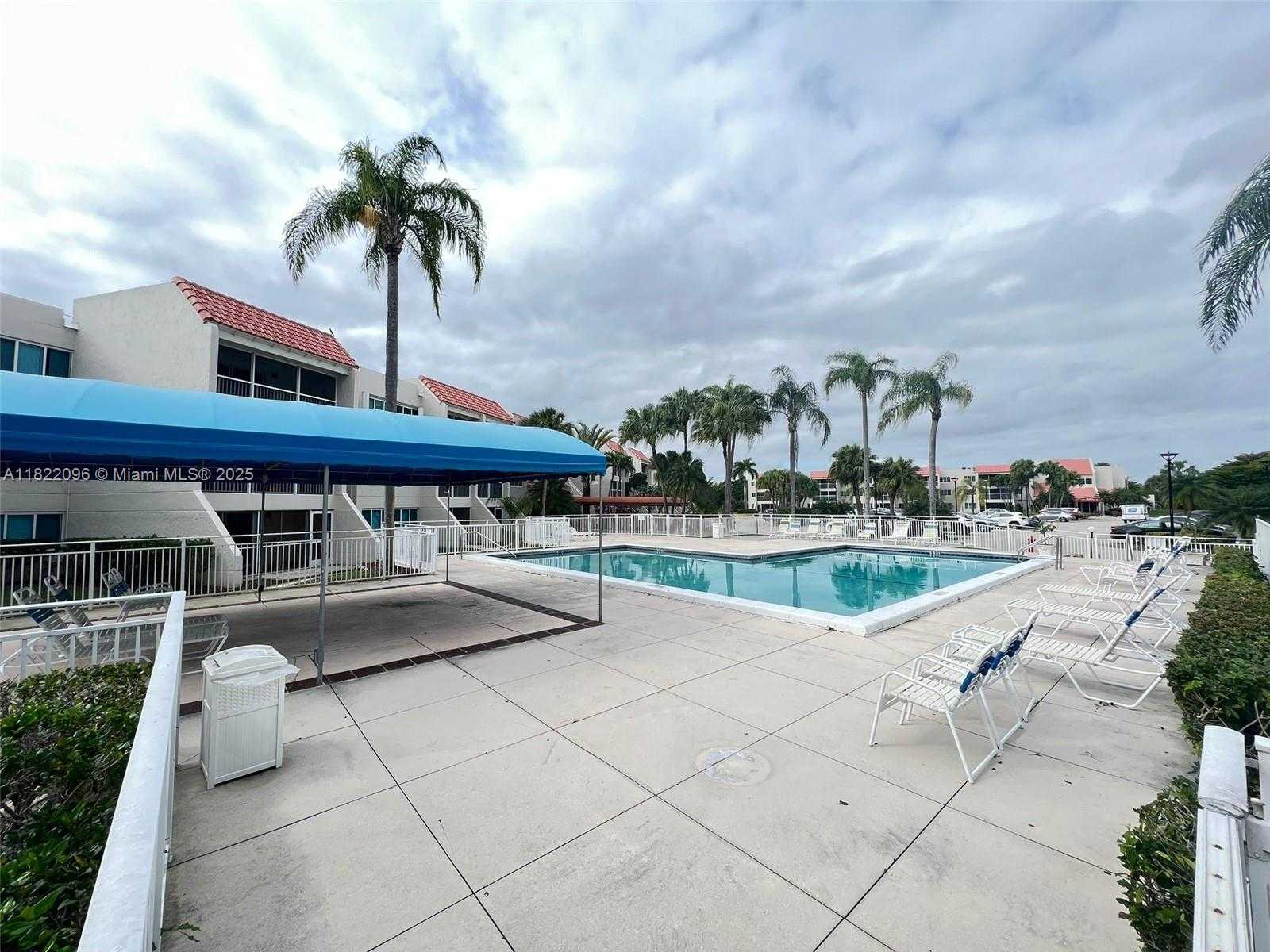Small Image of 100 LAKEVIEW DR #118, Weston Number 21