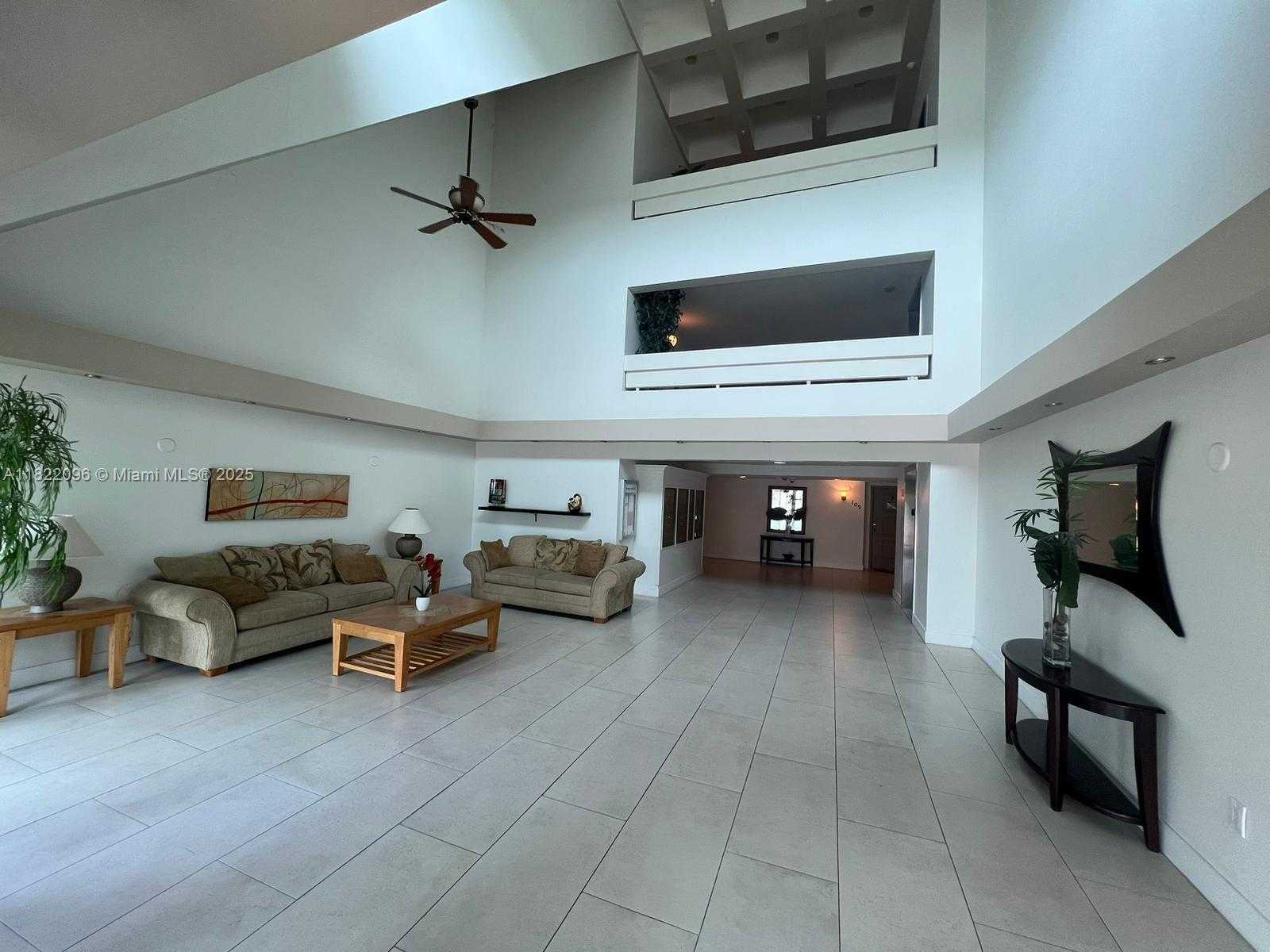 Small Image of 100 LAKEVIEW DR #118, Weston Number 3