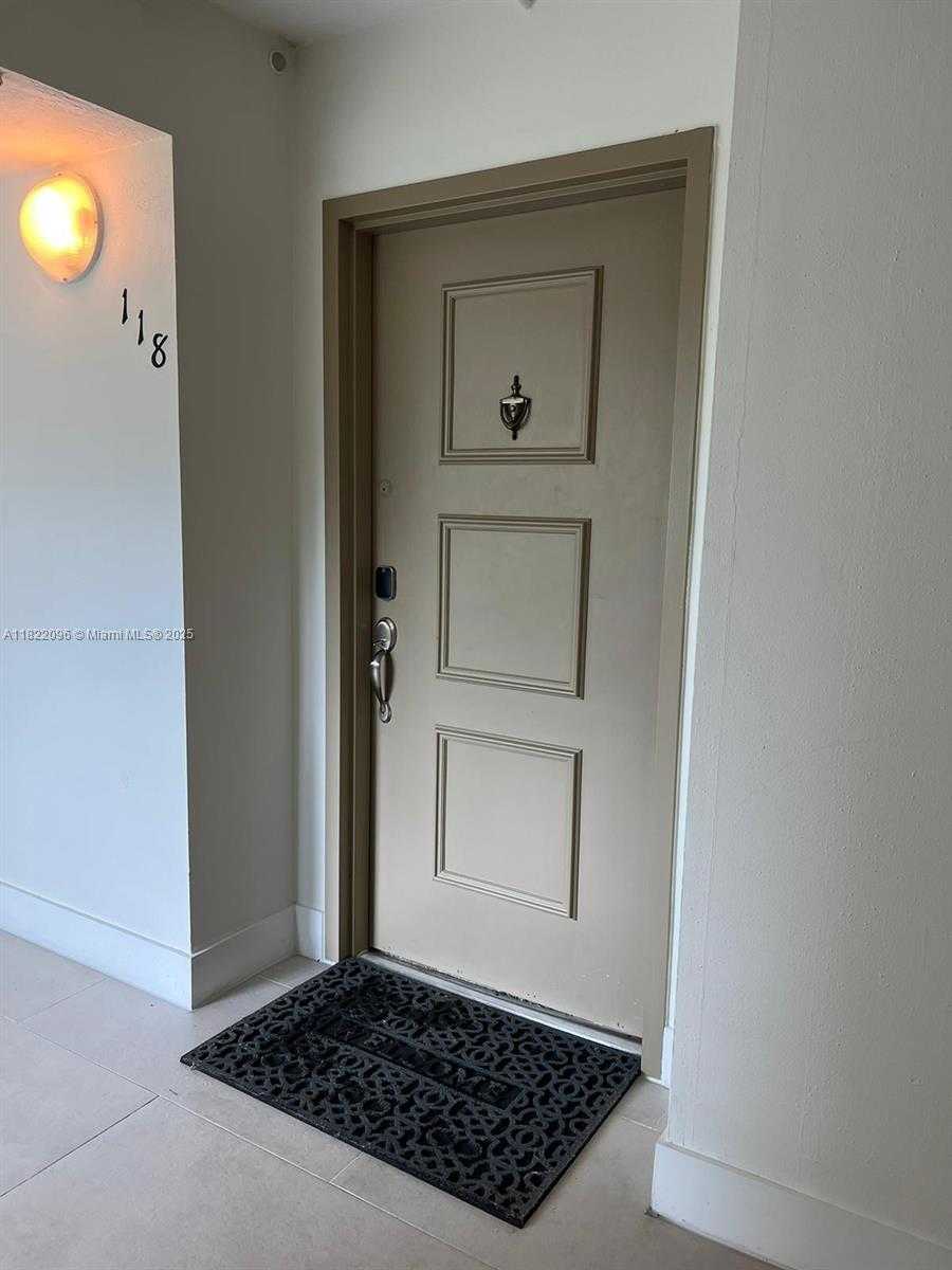 Small Image of 100 LAKEVIEW DR #118, Weston Number 4