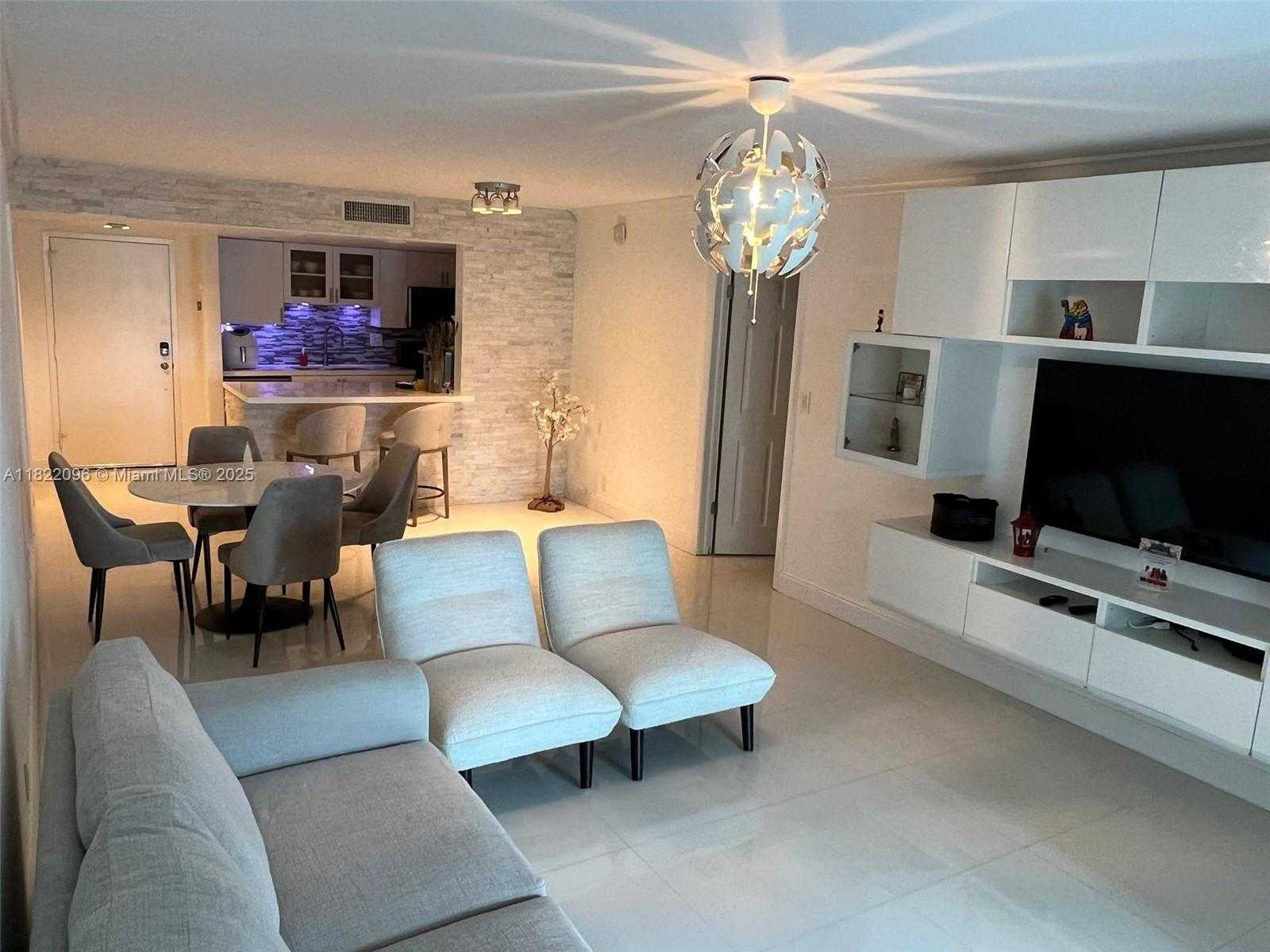 Small Image of 100 LAKEVIEW DR #118, Weston Number 5