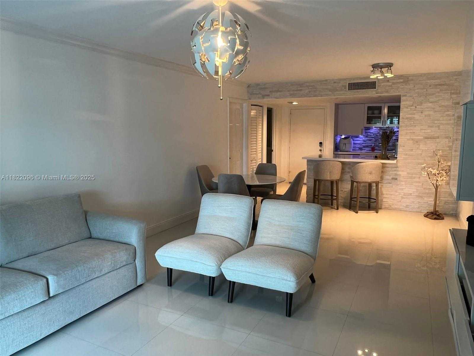 Small Image of 100 LAKEVIEW DR #118, Weston Number 6