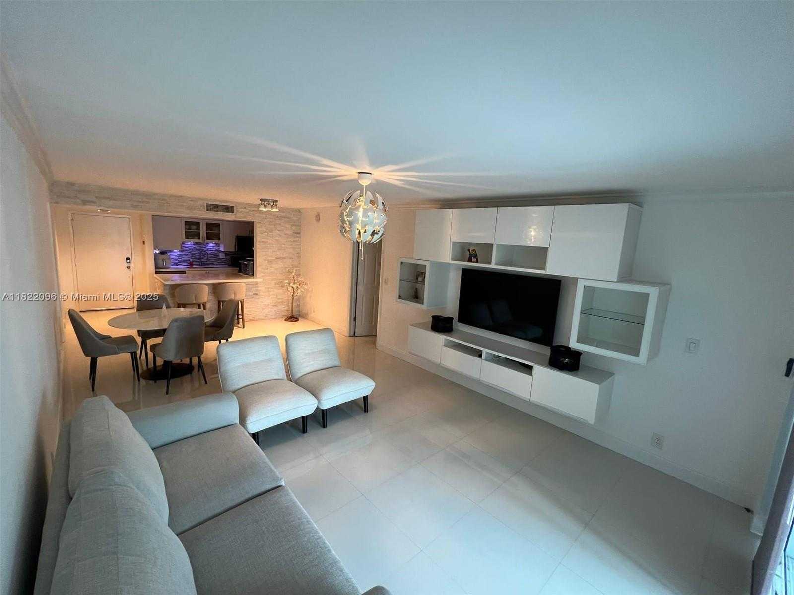 Small Image of 100 LAKEVIEW DR #118, Weston Number 7